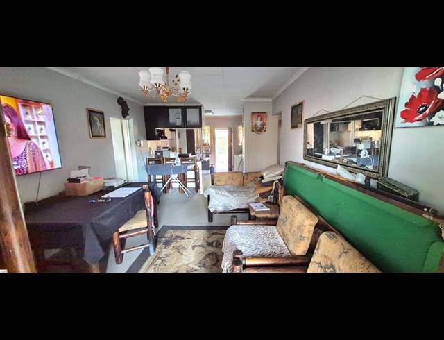 3 BEDROOM TOWNHOUSE FOR SALE IN HEUWELSIG ESTATE
